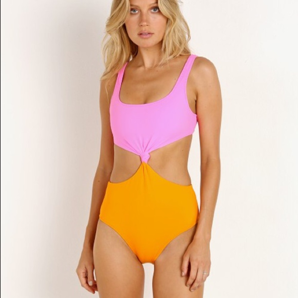 ✨✨FLASH SALE $70✨✨ Solid & Striped The Bailey Suit